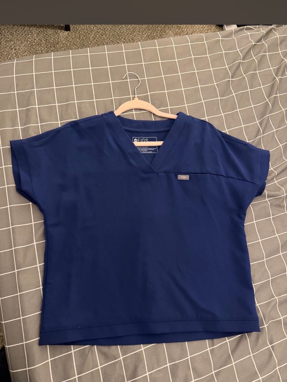 Figs Sapphire Carlota scrub top in XS